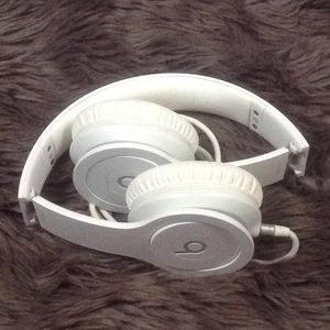 Beats by Dr. Dre corded headphones, white